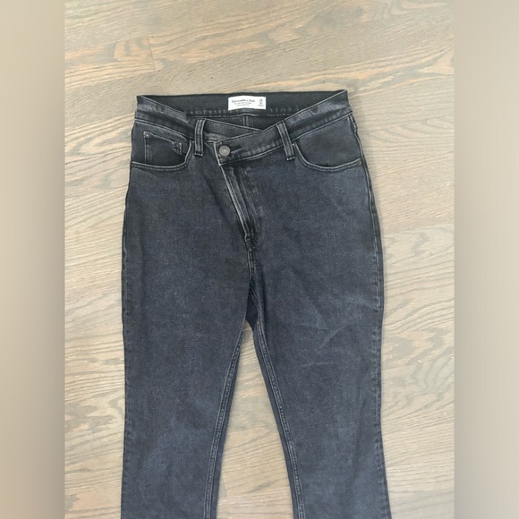 Abercrombie & Fitch Black 90s slim straight ultra high rise jeans size 28 6s - Picture 3 of 5